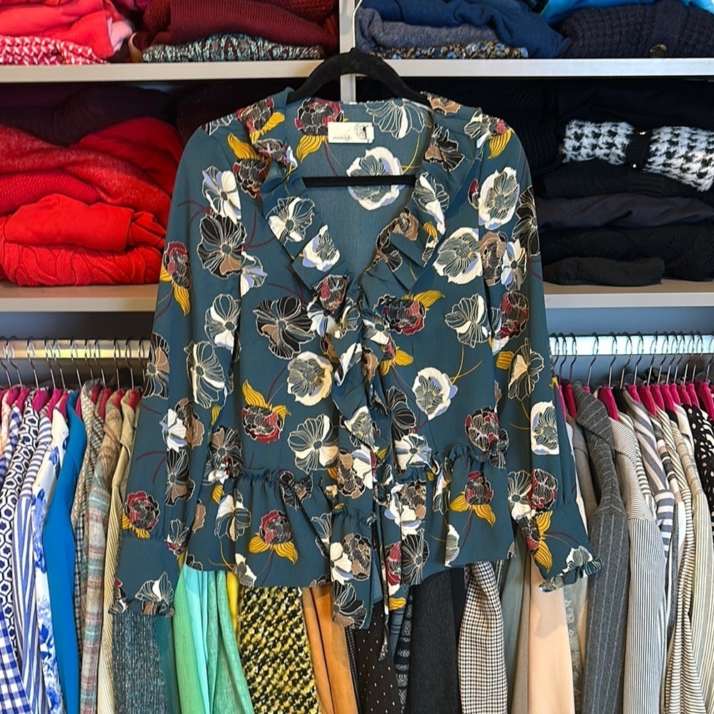 Everleigh teal with floral print long sleeve c neck blouse size S